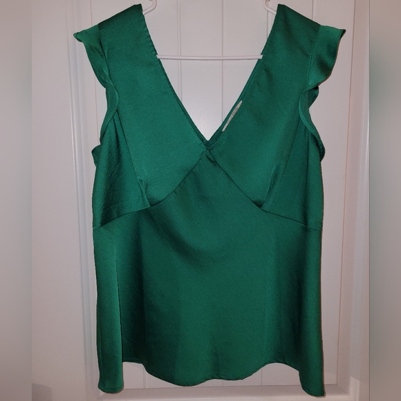 Nine Eight New York Sleeveless Silky Top NWT - Picture 1 of 4
